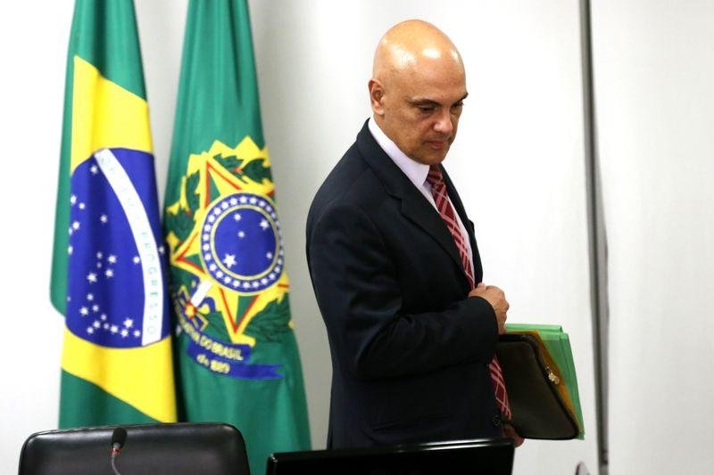 Ao lado do secret&aacute;rio de Seguran&ccedil;a do Rio, Alexandre Moraes concedeu entrevista sobre o caso de adolescente violentada