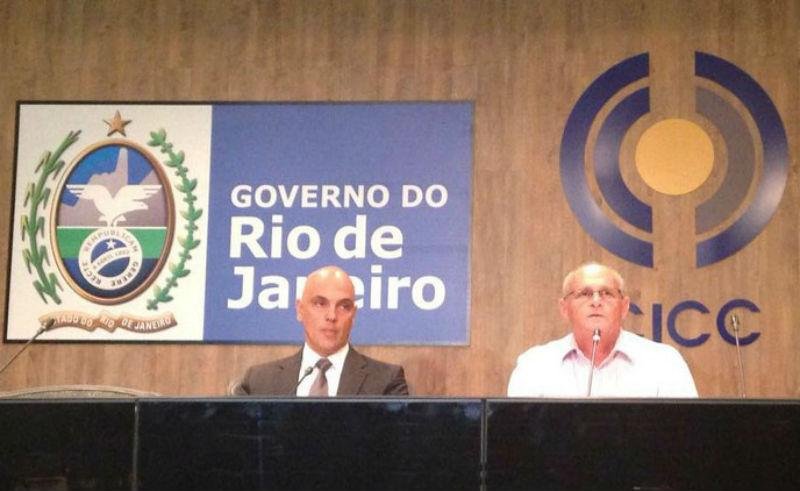 Ao lado de Beltrame, o ministro da Justi&ccedil;a, Alexandre de Moraes deram uma coletiva na noite desta sexta-feira