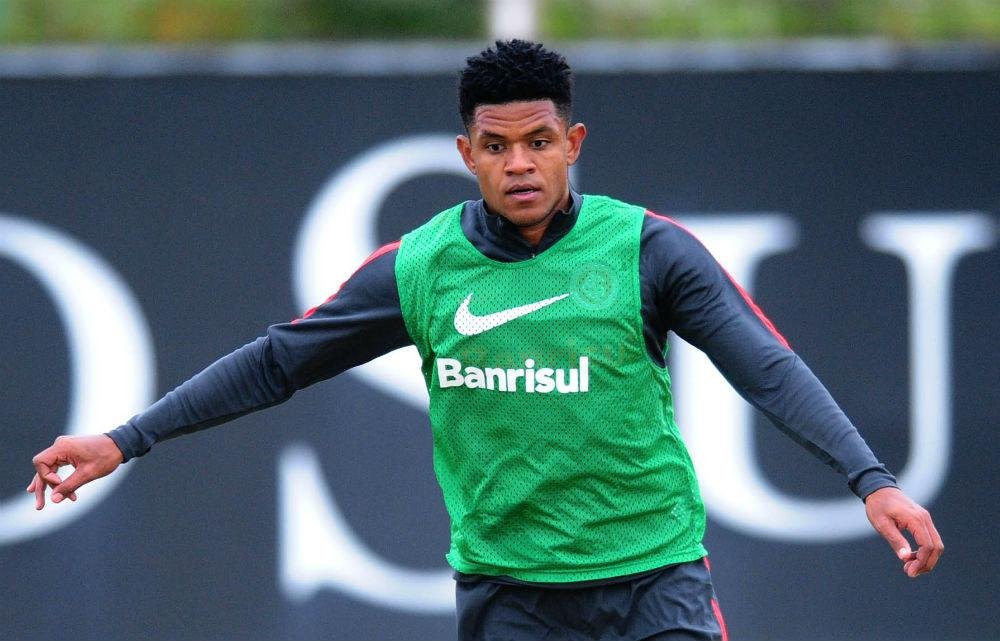 Volante Anselmo foi substituido antes do intervalo contra o Sport e pode perder vaga, mas tend&ecirc;ncia &eacute; pela manuten&ccedil;&atilde;o do time