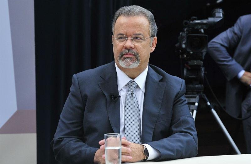 Congresso chegou ao fundo do po&ccedil;o, diz ministro da Defesa