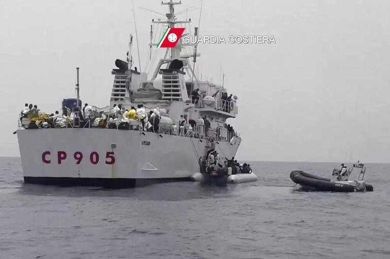 Naufr&aacute;gio de barco com 500 pessoas foi registrado na quinta-feira