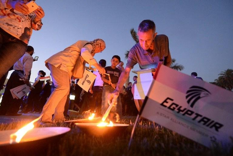 Eg&iacute;pcios fazem vig&iacute;lia para as 66 v&iacute;timas