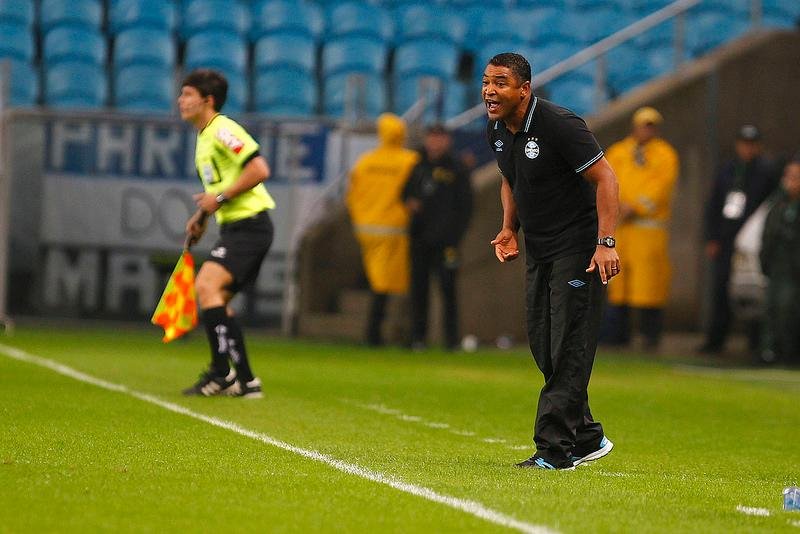 T&eacute;cnico agradeceu confian&ccedil;a da dire&ccedil;&atilde;o apesar das elimina&ccedil;&otilde;es e comemorou retomada da confian&ccedil;a