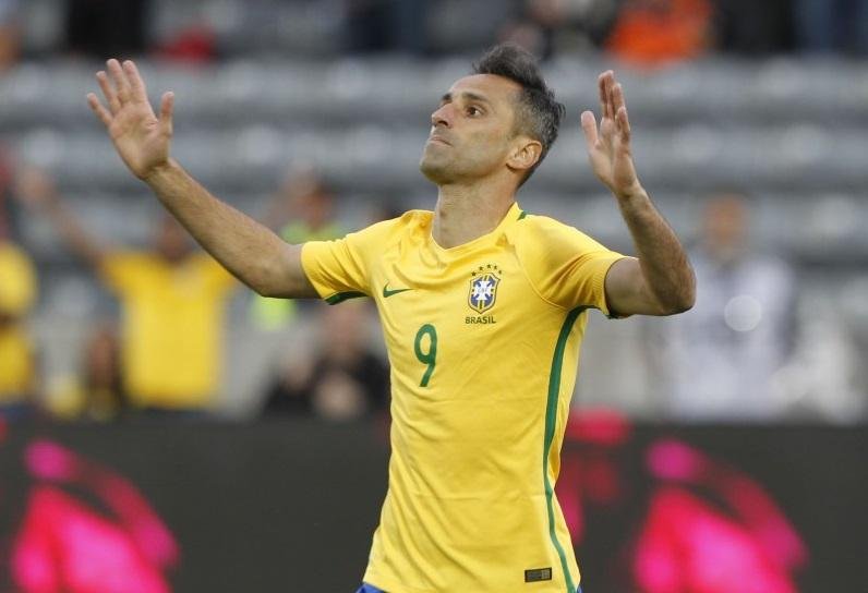 Comandados de Dunga tiveram tranquilidade para superar rivais por 2 a 0