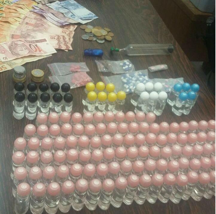 BM prende quadrilha suspeita de traficar drogas sint&eacute;ticas em Est&acirc;ncia Velha 