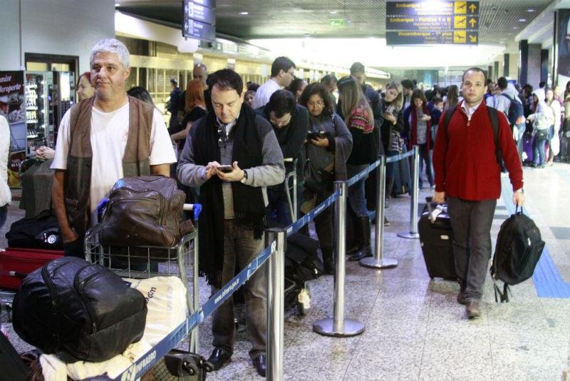 Falha em sistema de check in atrasa 11 voos no Salgado Filho 