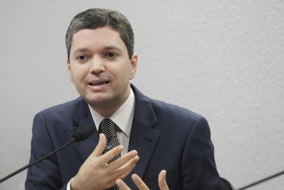 Fabiano Silveira seguir&aacute; como ministro da Transpar&ecirc;ncia, Fiscaliza&ccedil;&atilde;o e Controle
