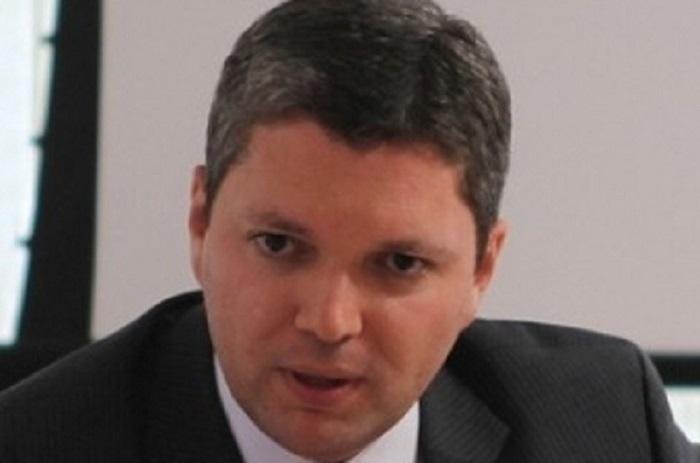 Ex-ministro criticou "acusa&ccedil;&otilde;es ins&oacute;litas", mas avaliou ser melhor deixar a pasta