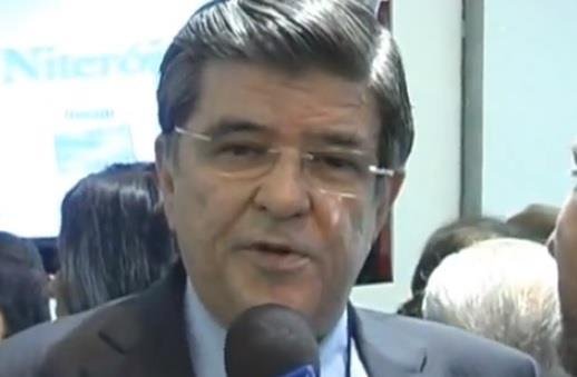 Filho de Machado tamb&eacute;m faz dela&ccedil;&atilde;o