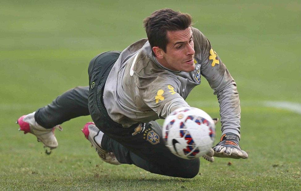 Grohe substituir&aacute; o goleiro lesionado Ederson