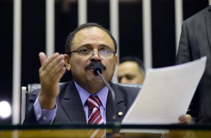 Waldir Maranh&atilde;o encaminha consulta &agrave; CCJ em nova manobra para salvar Cunha