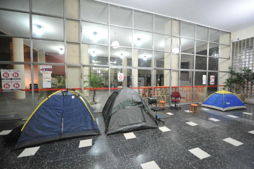 Paralisa&ccedil;&atilde;o por redu&ccedil;&atilde;o da jornada e contrata&ccedil;&atilde;o de mais servidores come&ccedil;ou nesta ter&ccedil;a-feira