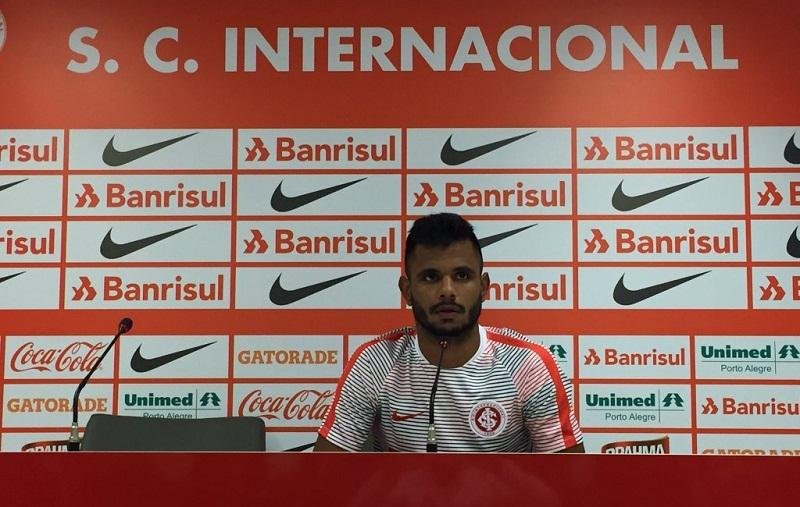 Fernando Bob alerta para jogo complicado, mas conta com press&atilde;o da torcida