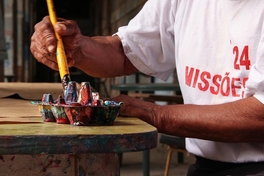 Desde 1990, ex-internos, frequentadores e moradores participam das atividades de arteterapia