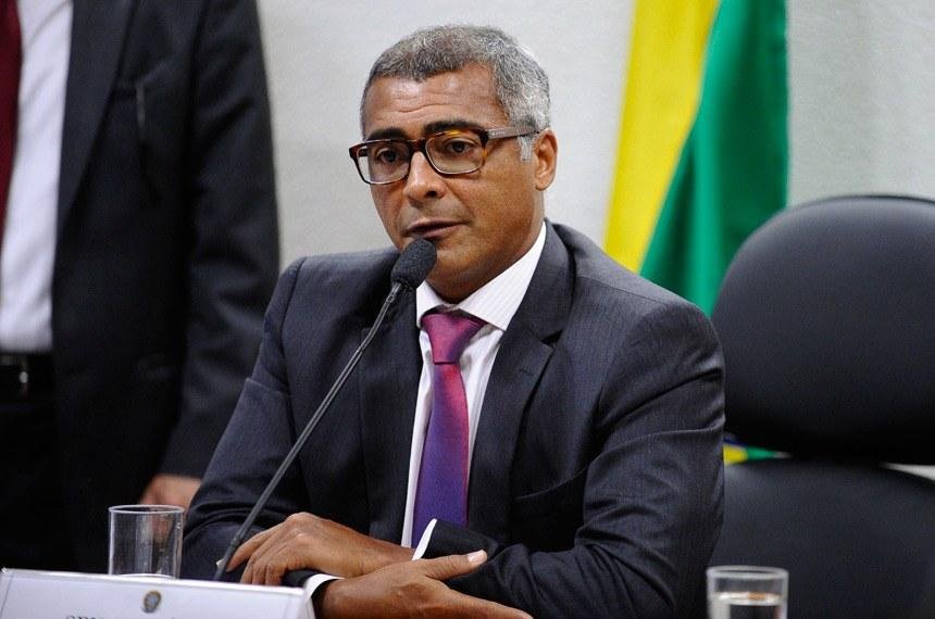 Rom&aacute;rio votou a favor da investiga&ccedil;&atilde;o, mas poder&aacute; ser contra impeachment de Dilma