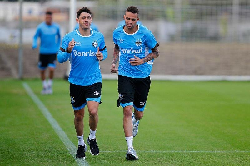 Giuliano completar&aacute; 100 jogos pelo Gr&ecirc;mio nesta noite