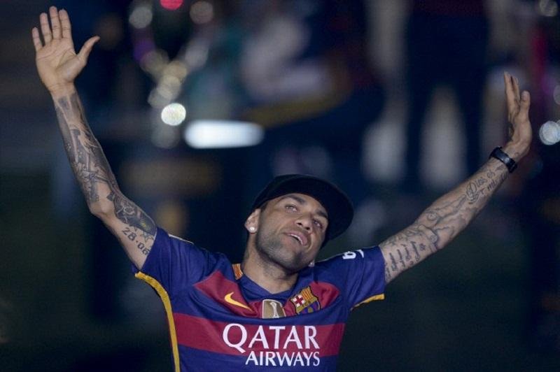 Barcelona confirma sa&iacute;da de que Daniel Alves