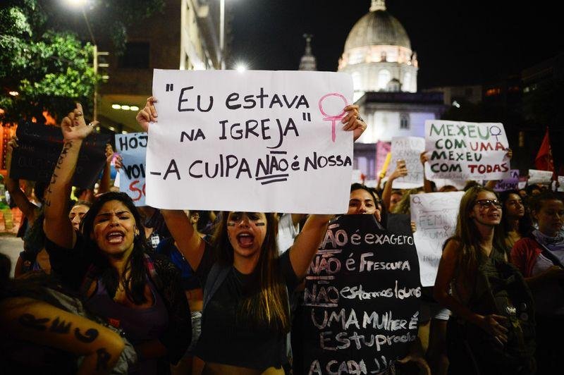 Mulheres protestaram no Rio de Janeiro contra a cultura do estupro