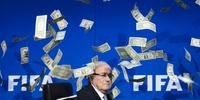 Blatter e dois ex-dirigentes da Fifa dividiram US$ 80 milhões em 5 anos