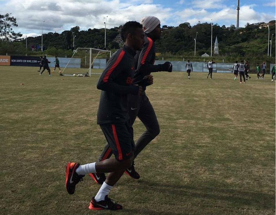 Fabinho correu ao lado de Marquinhos, que se recupera de um problema f&iacute;sico, e &eacute; d&uacute;vida