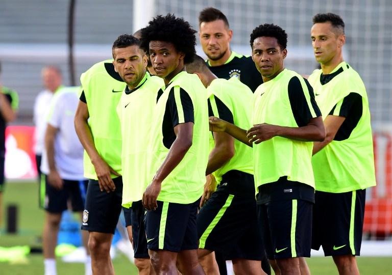 Dunga deve escalar equipe sem nenhum titular que atuou contra Alemanha na Copa do Mundo