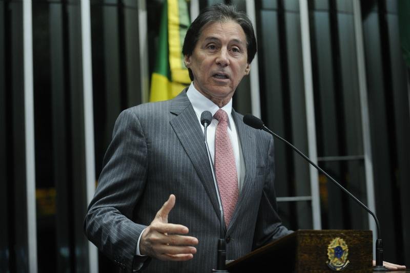 Eun&iacute;cio Oliveira afirma que j&aacute; existem cerca de 60 votos para afastamento da presidente