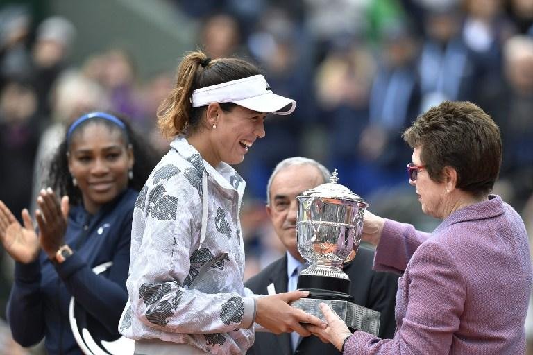 Muguruza vence Serena e se consagra em Roland Garros 