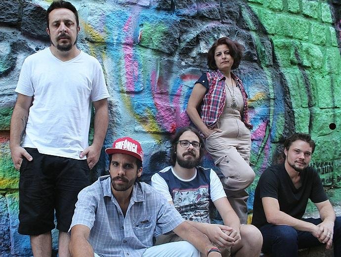 Banda Os Eller&acute;s  realiza o espet&aacute;culo