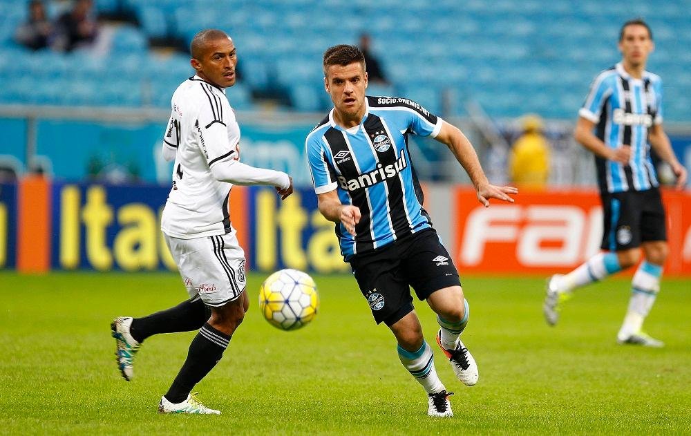 Gr&ecirc;mio avalia contrata&ccedil;&atilde;o de Volante
