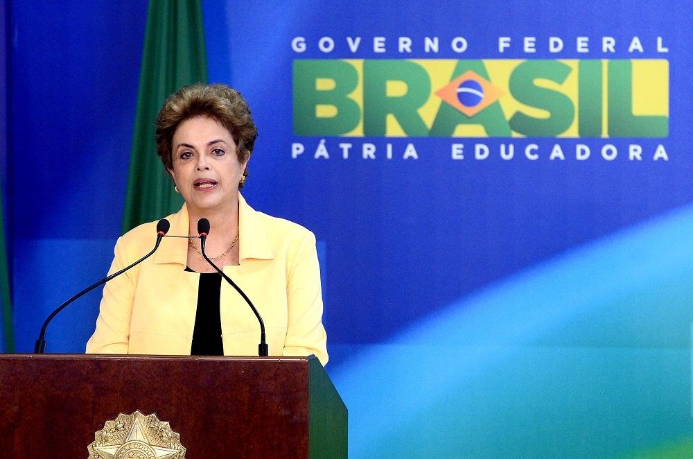 Defesa de Dilma reduz n&uacute;mero de testemunhas na comiss&atilde;o do impeachment 