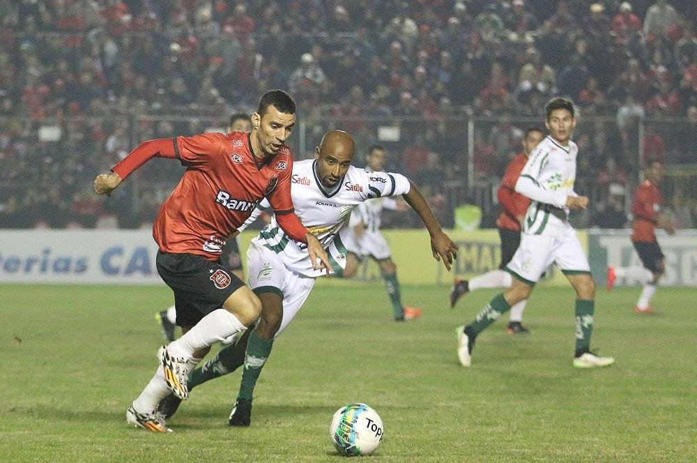 Brasil de Pelotas visita Crici&uacute;ma pela S&eacute;rie B