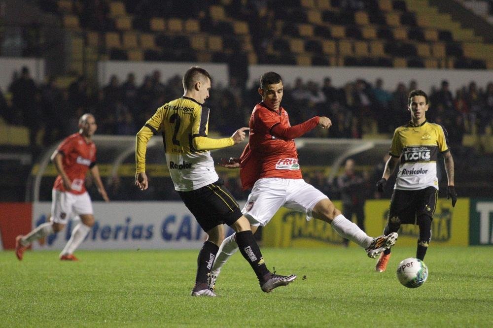Partida acontece no est&aacute;dio Heriberto H&uuml;lse