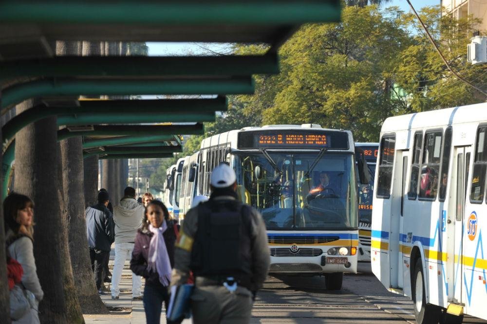 Coletivos foram alvo de um crime a cada quatro horas no m&ecirc;s de abril