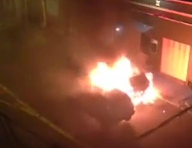 Carro e moto pegaram foto ap&oacute;s acidente na Cidade Baixa