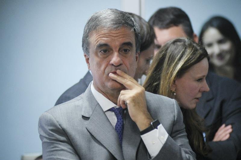 Comiss&atilde;o do impeachment rejeita per&iacute;cia em decretos e pedaladas
