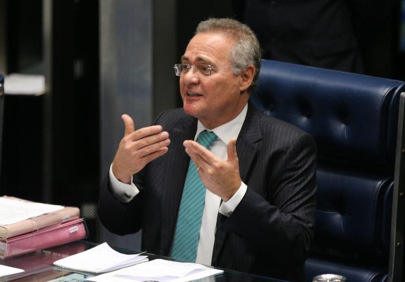 Aumentos de servidor e do teto do STF s&atilde;o incompat&iacute;veis com d&eacute;ficit, diz Renan 