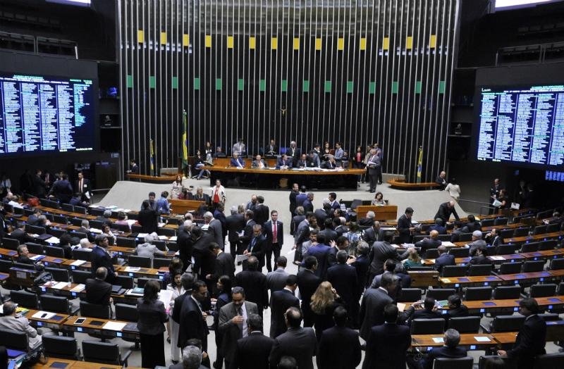 C&acirc;mara aprova em segundo turno PEC da DRU e proposta vai ao Senado