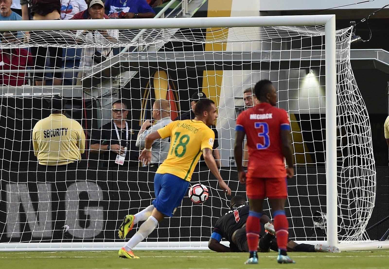 Sele&ccedil;&atilde;o aplicou goleada com tranquilidade pela segunda rodada do torneio centen&aacute;rio