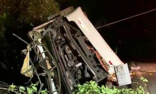 Pelo menos 16 morreram em acidente com &ocirc;nibus de universit&aacute;rios em SP