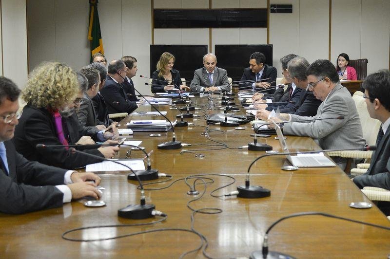 Fazenda apresenta contraproposta e reduz car&ecirc;ncia para d&iacute;vida dos estados 