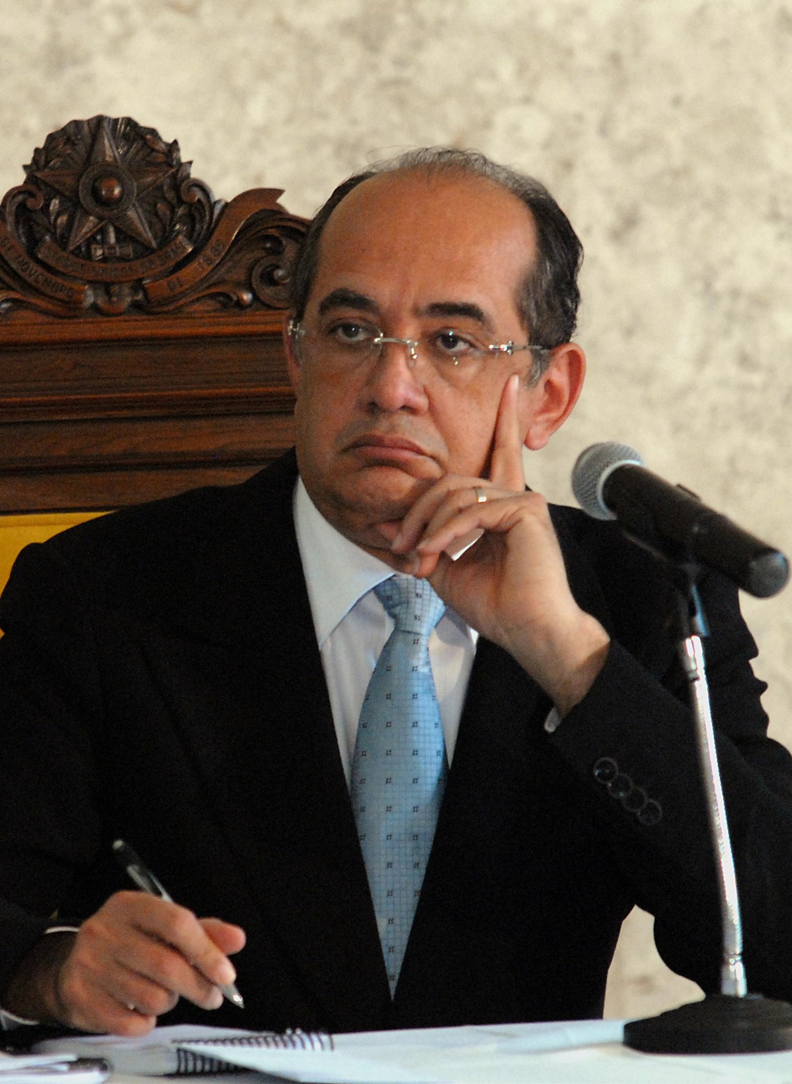 Ministro diz que algumas manifesta&ccedil;&otilde;es da PGR chegam primeiro &agrave; imprensa do que ao relator