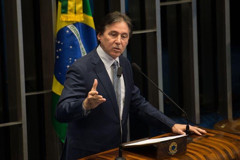 Para Eun&iacute;cio Oliveira, Dilma deveria ter sugerido ideia antes do impeachment