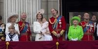 Família real assiste a apresentação aérea em comemoração aos 90 anos da Rainha Elizabeth II