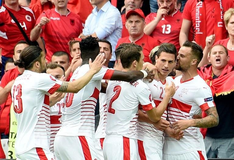Su&iacute;&ccedil;a derrotou por 1 a 0 a estreante Alb&acirc;nia, neste s&aacute;bado na Fran&ccedil;a