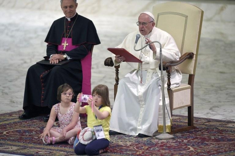  Papa lembra que Igreja tem que abrigar todos