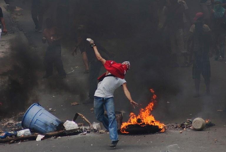 Confrontos seguem em Caracas