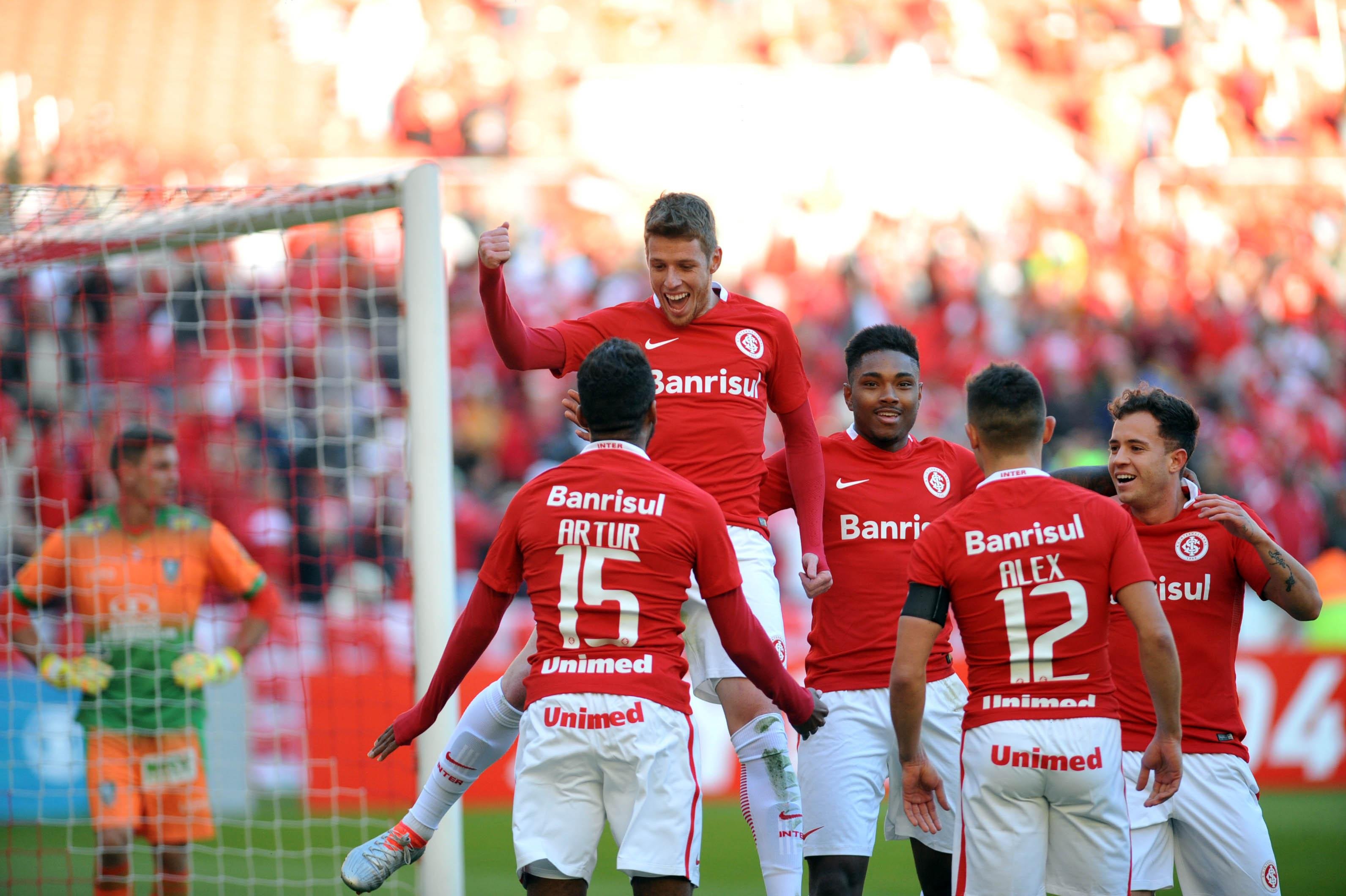 Alex v&ecirc; problemas superados e pede pensamento jogo a jogo para Inter
