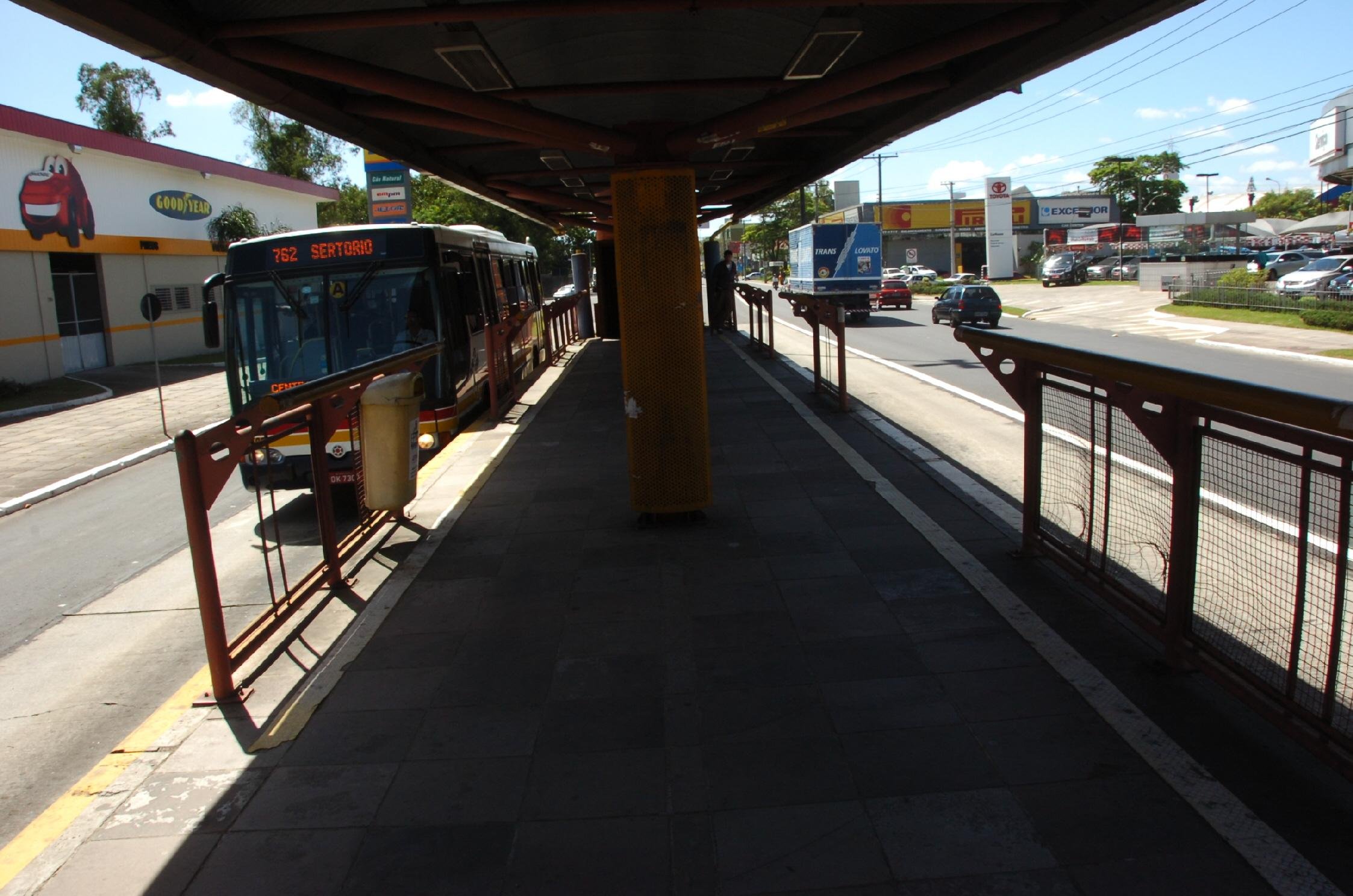 Come&ccedil;a revitaliza&ccedil;&atilde;o de esta&ccedil;&otilde;es de &ocirc;nibus na avenida Sert&oacute;rio