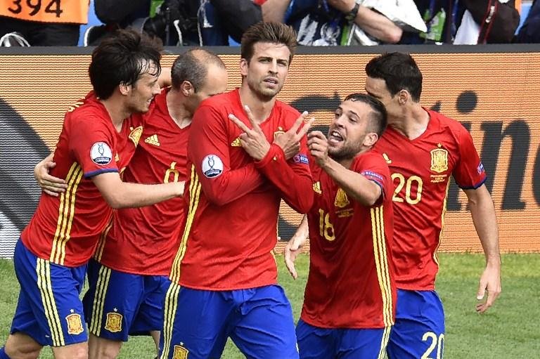 Piqu&eacute; marca no fim e Espanha vence Rep&uacute;blica Tcheca na estreia na Euro 2016