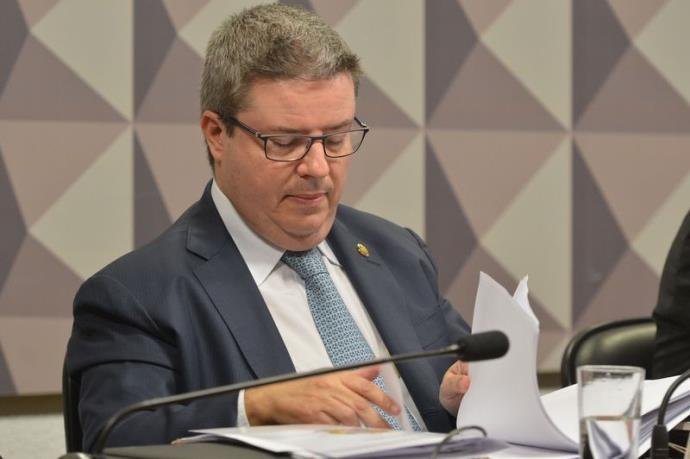 Comiss&atilde;o do Impeachment ouve testemunhas de acusa&ccedil;&atilde;o